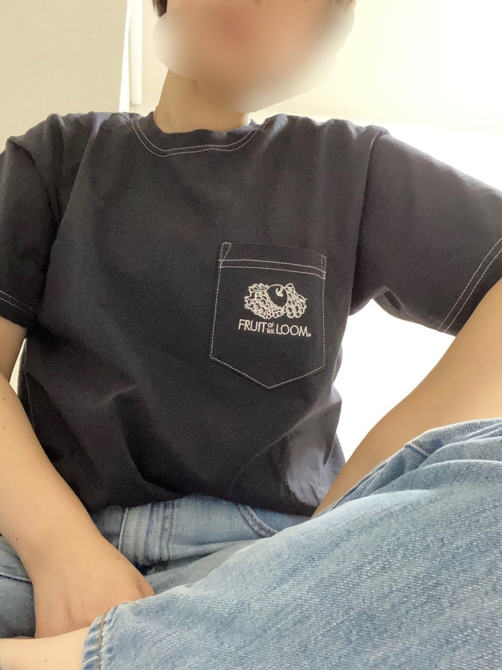 「パンツスタイル、シンプル、フルーツオブザルーム、ユナイテッドアローズ(UNITED ARROWS)、FRUIT OF THE LOOM、united arrows、ユニクロ」｜「FRUIT OF THE LOOMの別注 ［フルーツオブザルーム］SC FRUIT GLR ロゴ ポケットTシャツ（Tシャツ/カットソー、ブラック系）」を使った、りさん（レディース・154cm）の夏コーディネートの1枚目の写真