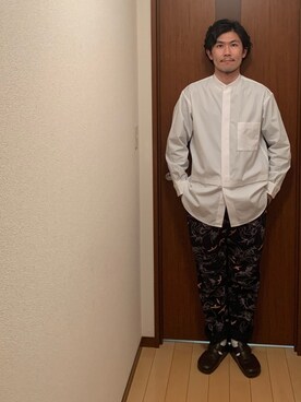 「ノーカラーシャツ」｜「アイテム（アナログ腕時計）」を使った、トモッティさん（メンズ・174cm）の春コーディネート