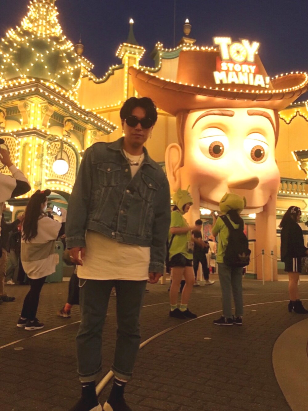 「BALENCIAGA、vetements、Saint Laurent、オーバーサイズ、デニム、デニデニ、ディズニー、秋のコーデ、セットアップ、ootd」｜「BALENCIAGAのBalenciaga - Swing デニムジャケット - women - コットン - 40（デニムジャケット、ブルー系）」を使った、0726hkさん（メンズ・170cm）の秋コーディネートの1枚目の写真