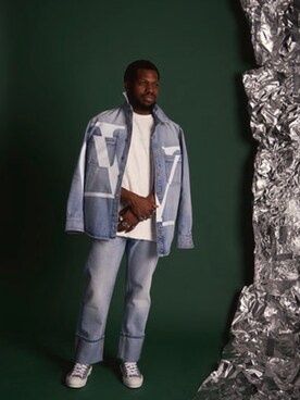 VALENTINOのデニムジャケットを使った人気ファッションコーディネート