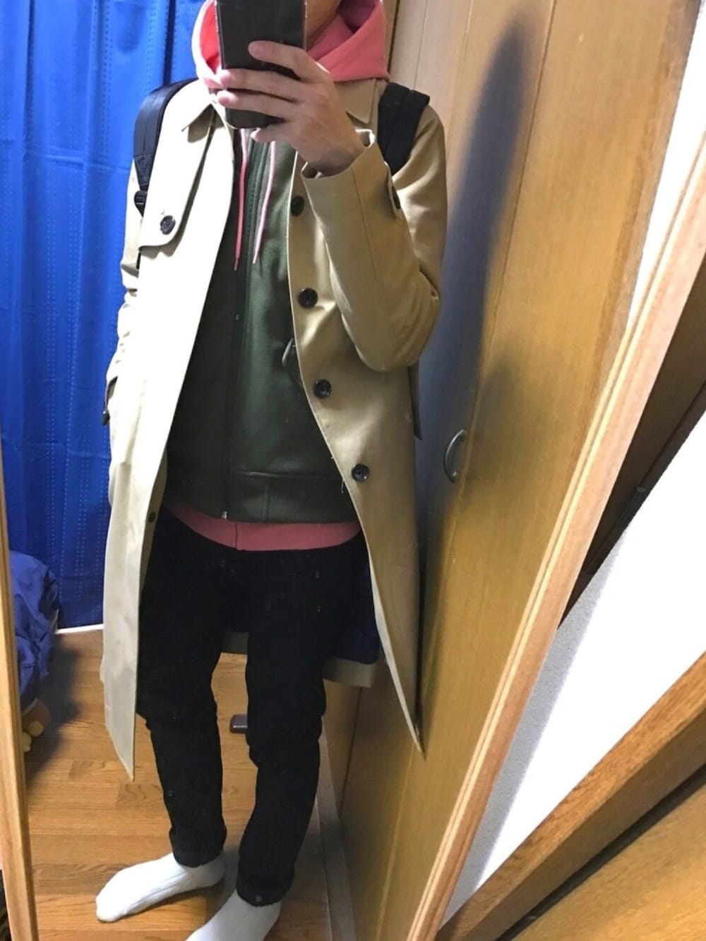 「オトナカジュアル、アウターONアウター、MA-1、ステンカラーコート、URBAN RESEARCH、寒い、パーカー、ピンク、黒スキニー、Dr.Martens」｜「WEGOのWEGO/カラー起毛ZIPパーカー（パーカー、ピンク系）」を使った、shinさん（メンズ・170cm）の冬コーディネートの1枚目の写真