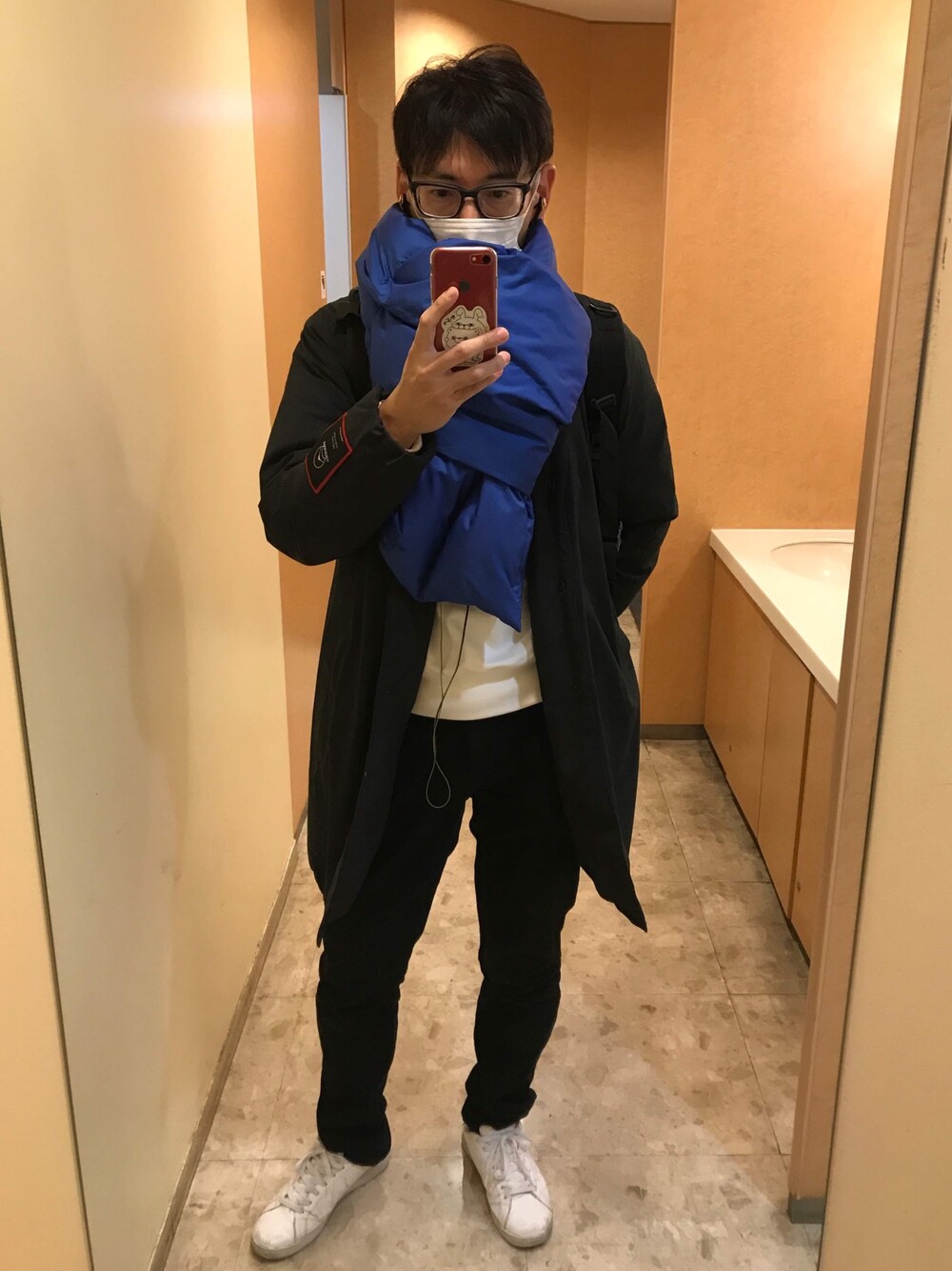 「URBAN RESEARCHのOVER CHESTER DOWN COAT（ダウンジャケット/コート、ブラック系）」を使った、luv町屋さん（メンズ・175cm）の冬コーディネートの1枚目の写真