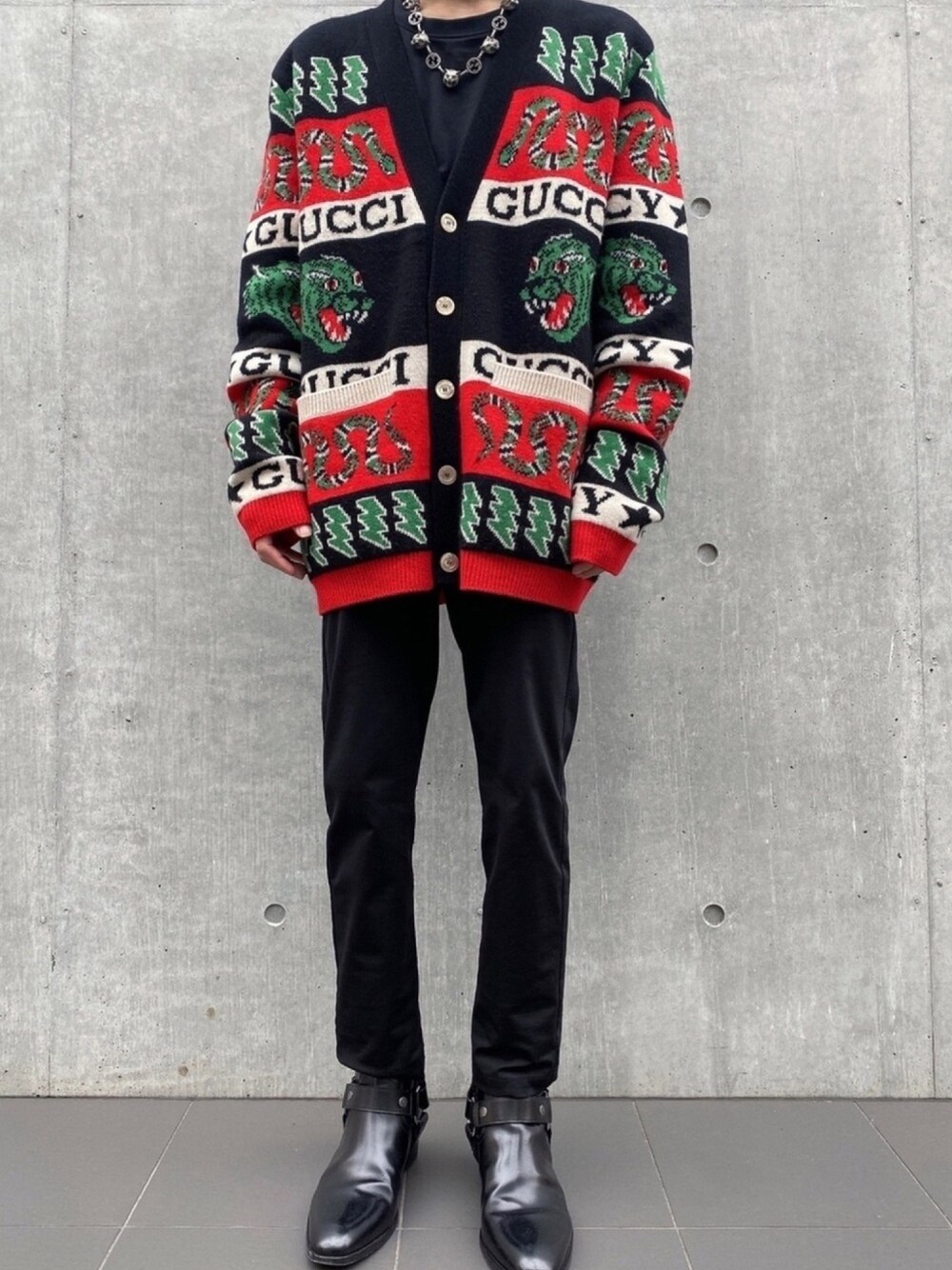 「クリスマス、GUCCI、カーディガン、ヒールブーツ、Saint Laurent、いいね返し、いいね、save、フォローお願いします🤑、シルバーアクセサリー、きれいめコーディネート、インスタやってます」｜「GUCCIのアイテム（カーディガン/ボレロ、レッド系）」を使った、Date(だて)さん（メンズ・168cm）の春コーディネートの1枚目の写真