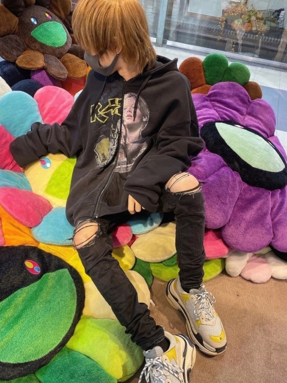 「vetements、BALENCIAGA、triples、ダッドスニーカー、ダメージデニム、いいね、save、フォローお願いします🤑、いいね返し、ビッグシルエット、ラグジュアリーストリート、バレンシアガ」｜「VETEMENTSのアイテム（パーカー、ブラック系）」を使った、Date(だて)さん（メンズ・168cm）の夏コーディネートの1枚目の写真
