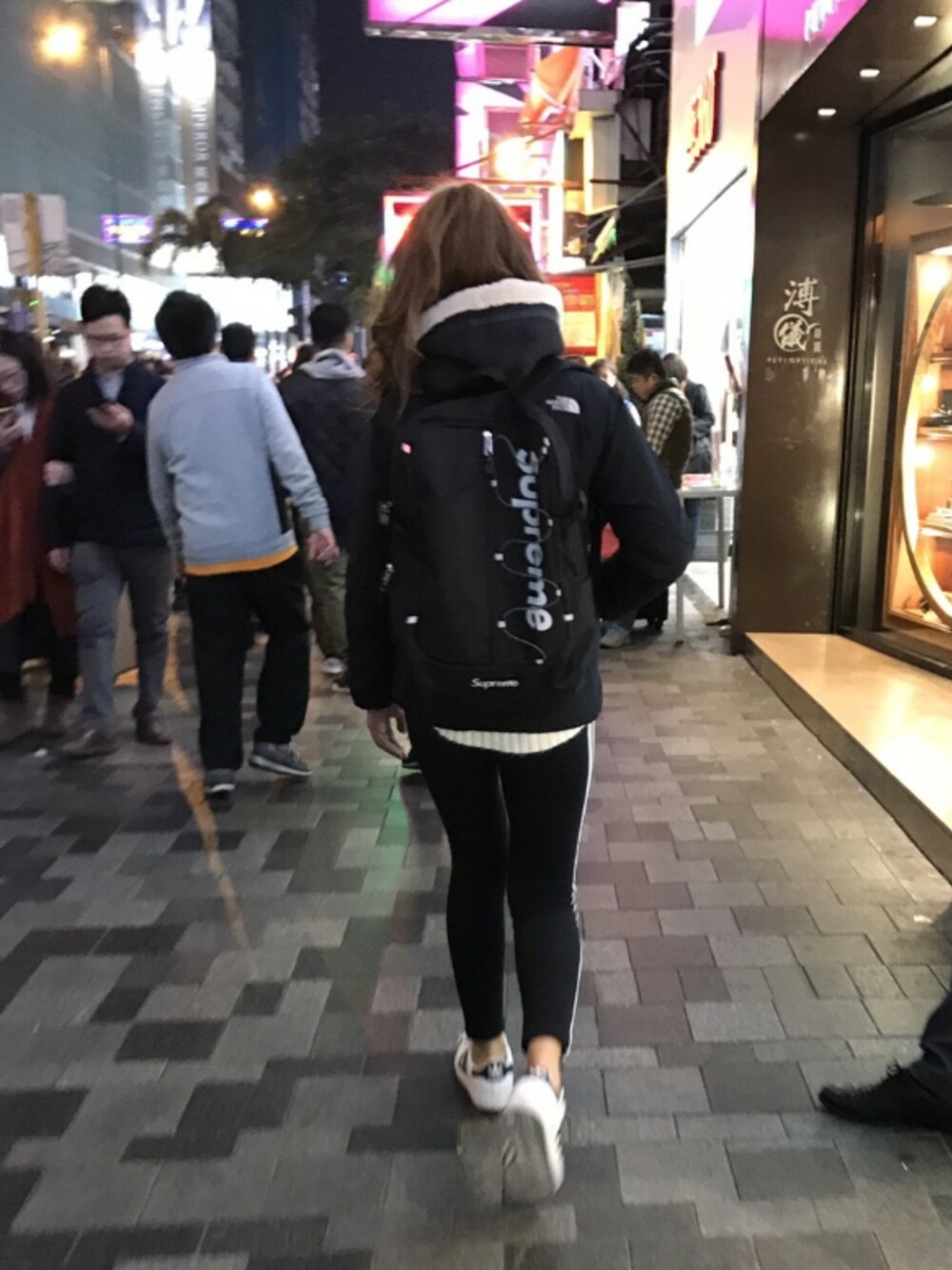 「香港trip」｜「THE NORTH FACEのアイテム（その他アウター、ブラック系）」を使った、Hazyuki Mizyunoさん（レディース・160cm）の冬コーディネートの1枚目の写真