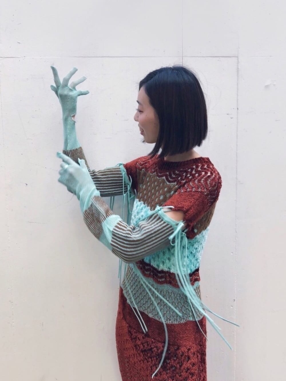「MIDWEST、mamekurogouchi、mamemamemame、mame、ニット、ドレス、ワンピース、ニットドレス、ニットワンピース」｜「Mame Kurogouchiのアイテム（ワンピース/ドレス、ブラウン系）」を使った、Maki (MIDWEST PR)さん（レディース・172cm）の冬コーディネートの1枚目の写真