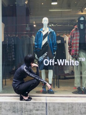 off white（オフホワイト）のニット/セーターを使った人気ファッション 