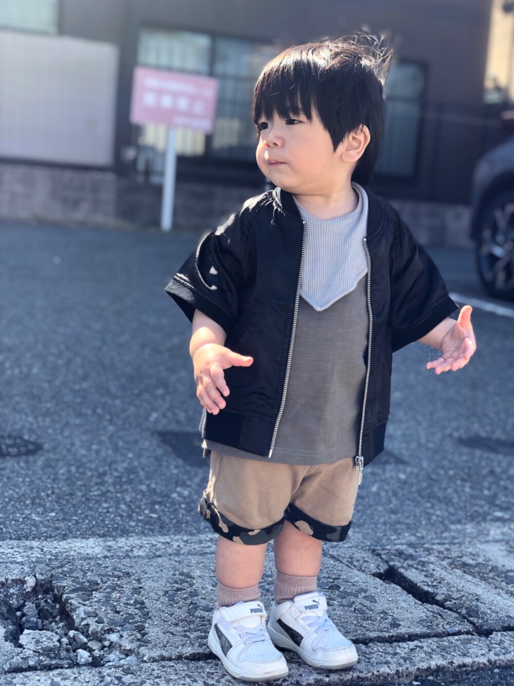 「ハーフパンツ」｜「BRANSHESの半袖MA-1（MA-1、ブラック系）」を使った、saku_1119さん（キッズ・80cm）の春コーディネートの1枚目の写真