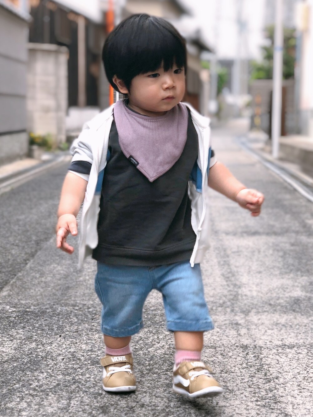 「お砂遊びコーデ」｜「RADCHAPのミニ裏毛半袖Tシャツ（Tシャツ/カットソー、ブラック系）」を使った、saku_1119さん（キッズ・80cm）の春コーディネートの1枚目の写真