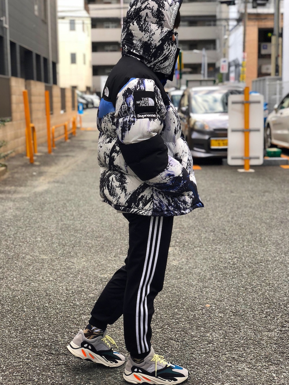 「#supreme」｜「Supreme のアイテム（ダウンジャケット/コート、ブルー系）」を使った、鋭（とき）さん（メンズ・170cm）の秋コーディネートの1枚目の写真