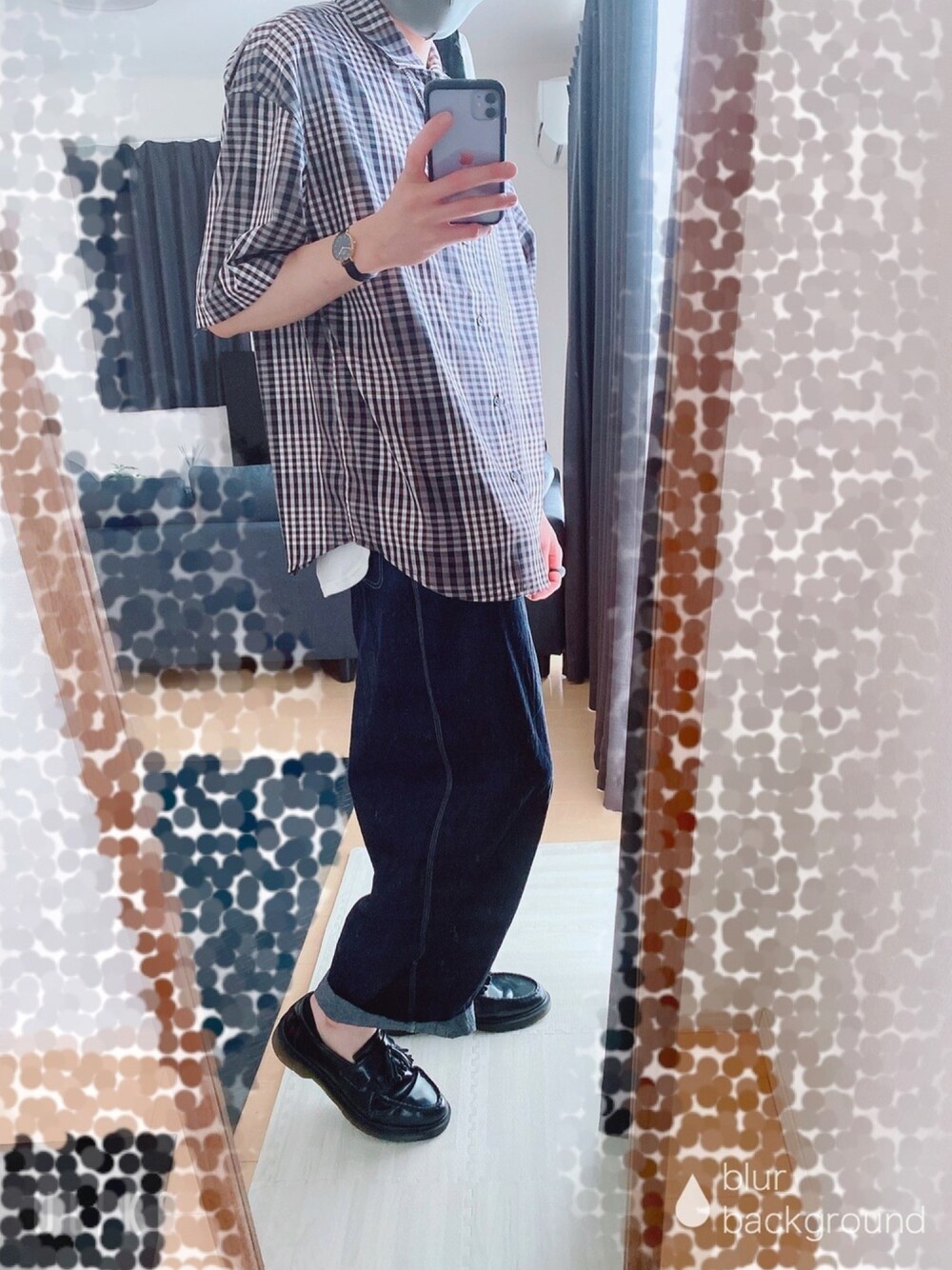 ブラウン系のシャツ/ブラウス、ホワイト系のタンクトップ、ブルー系のその他パンツを着用したメンズの春コーディネートの1枚目の写真