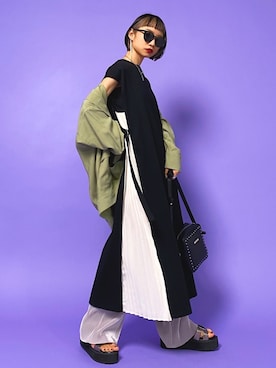 「サテンパンツ」｜「アイテム（ミリタリージャケット）」を使った、Hinechiさん（レディース・158cm）の春コーディネート