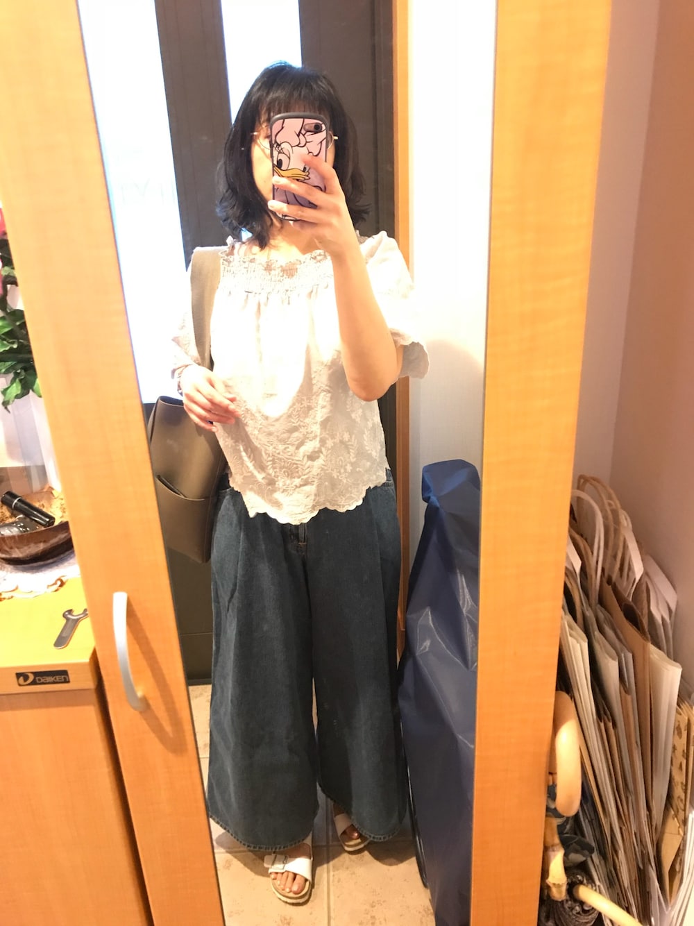 「秋服準備はじめました、シンプルコーデ、休日スタイル、ラクチンコーデ、パンツスタイル、大人かわいい、カジュアル、ビッグシルエット、ラフ、レース」｜「laboratory workの【人気!!】2WAYシャーリング 刺繍5部袖ブラウス ◆（シャツ/ブラウス、グレー系）」を使った、まろんさん（レディース・160cm）の秋コーディネートの1枚目の写真