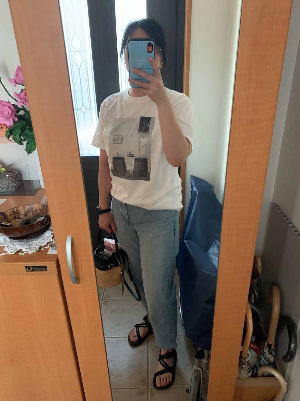 「夏コーデ、カジュアルコーデ、大人コーデ、シンプルコーデ、プチプラコーデ、ゆるコーデ、Tシャツ、オトナ女子、デニムパンツ、シンプル」｜「JOURNAL STANDARD relumeの【FREDERICK/フレデリック】BOY フォトTシャツ◆（Tシャツ/カットソー、ホワイト系）」を使った、まろんさん（レディース・160cm）の夏コーディネートの1枚目の写真