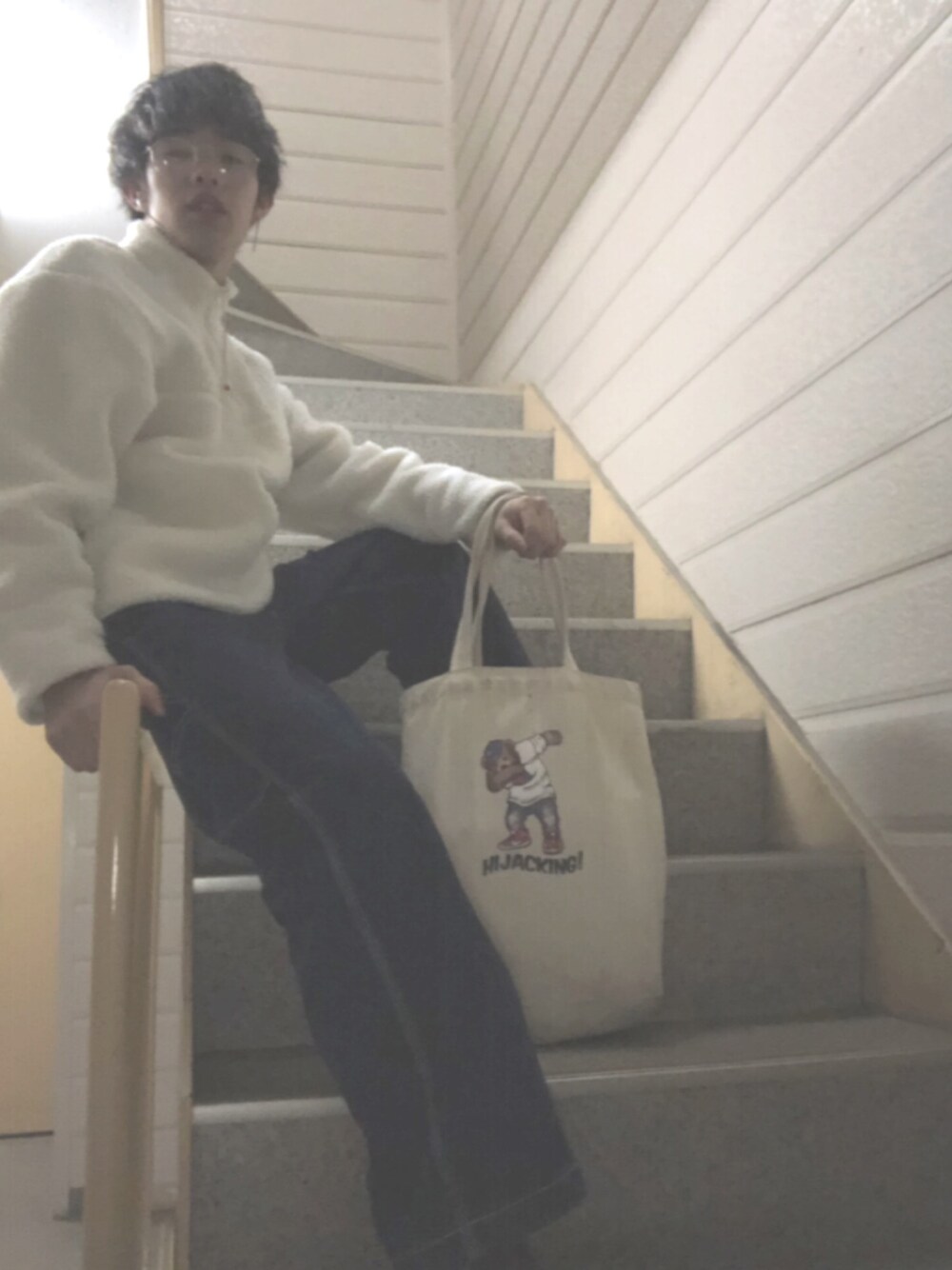 「シンプル、おしゃれさんと繋がりたい、GU、ワイドパンツ、ダテメガネ、ootd、トートバッグ、コラボ、さむい、北海道」｜「Championのアイテム（トートバッグ、ベージュ系）」を使った、7__otiakさん（メンズ・170cm）の春コーディネートの1枚目の写真