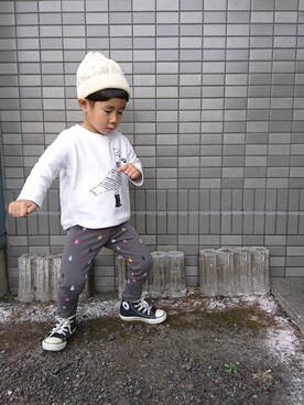 「H&M（エイチ・アンド・エム）のアイテム（その他パンツ）」を使った、Emiri Kobayashiemiriさん（キッズ・100cm）の秋コーディネート