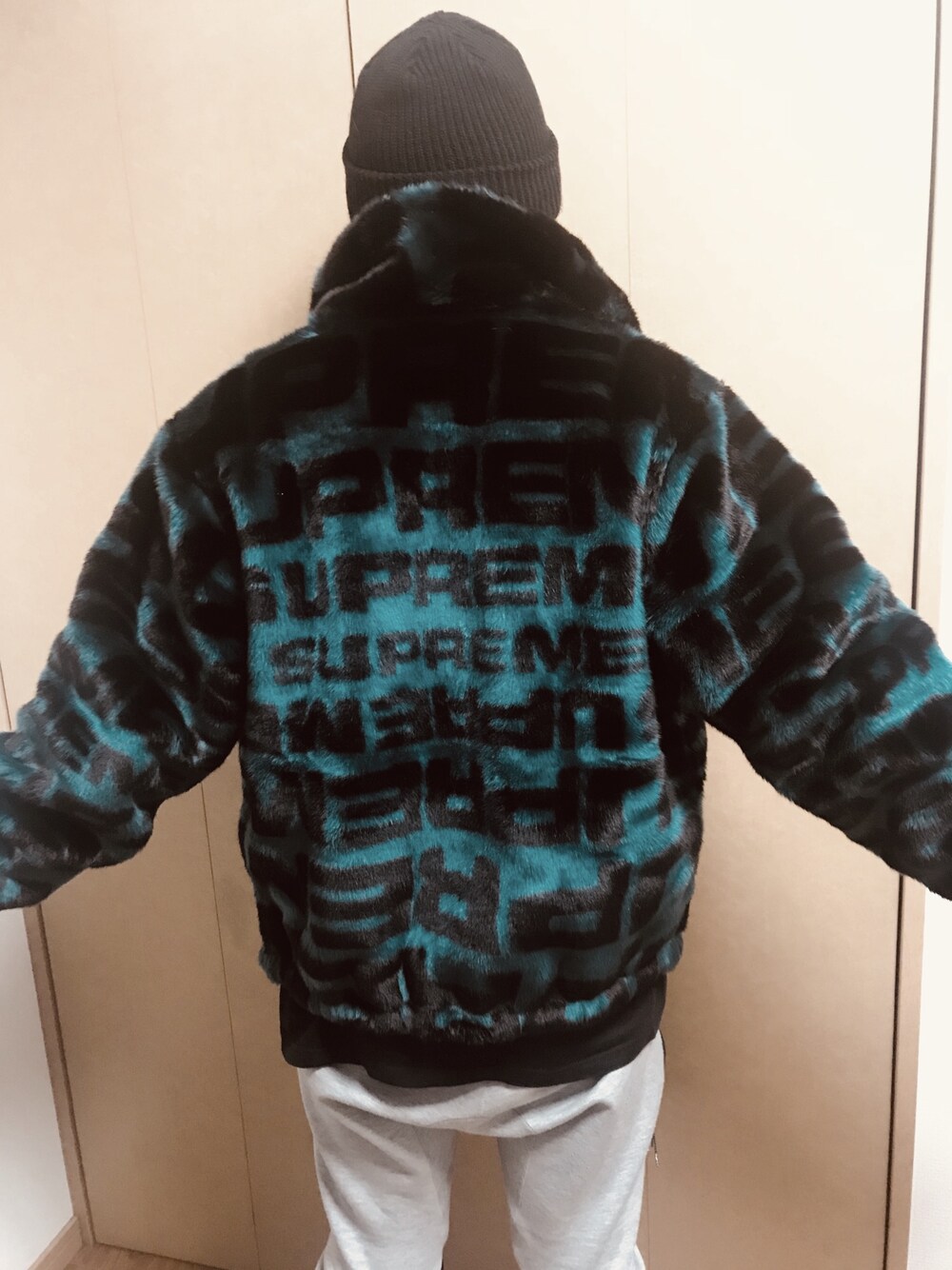 「Supreme のアイテム（ブルゾン、ブルー系）」を使った、ryodesuyoさん（メンズ・50cm）の冬コーディネートの1枚目の写真