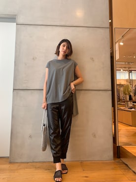 「KBF+（ケービーエフプラス）のアイテム（パンツ）」を使った、Hitominさん（レディース・173cm）の夏コーディネート
