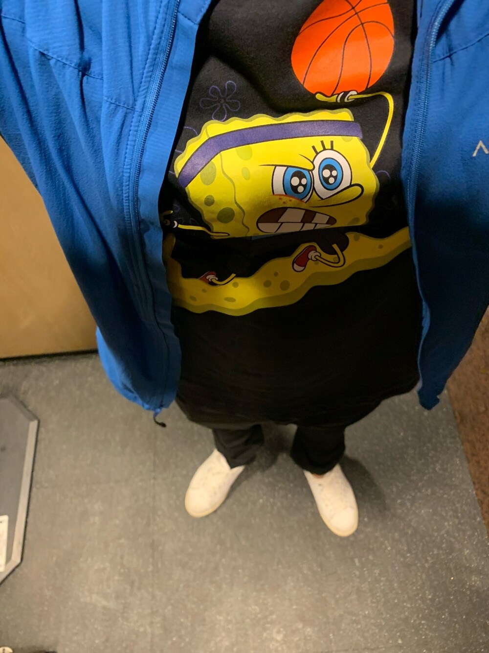 「シンプル、スニーカーコーデ、Tシャツ」｜「NIKEのアイテム（Tシャツ/カットソー、ブラック系）」を使った、ykさん（メンズ・167cm）の夏コーディネートの1枚目の写真