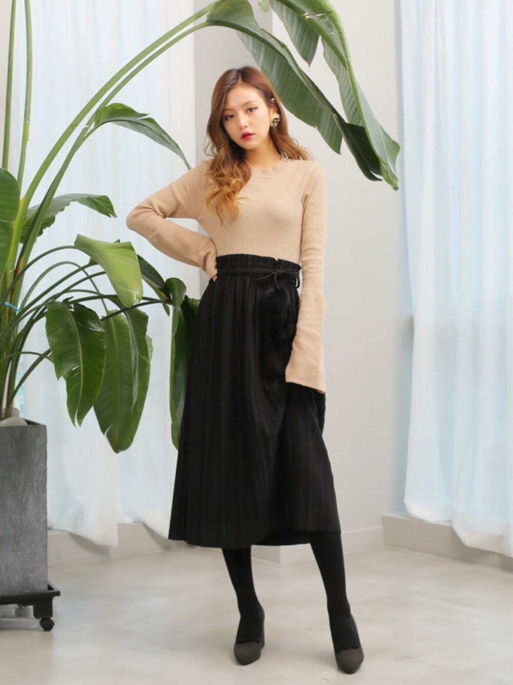 「リブニット、リブ　、スカート、ロングスカート、オトナカジュアル、スニーカーコーデ、プチプラ、冬コーデ、シンプル、ootd」｜「KORMARCHのベルスリーブスリムリブニット（Tシャツ/カットソー、その他）」を使った、kormarchさん（レディース・167cm）の冬コーディネートの1枚目の写真