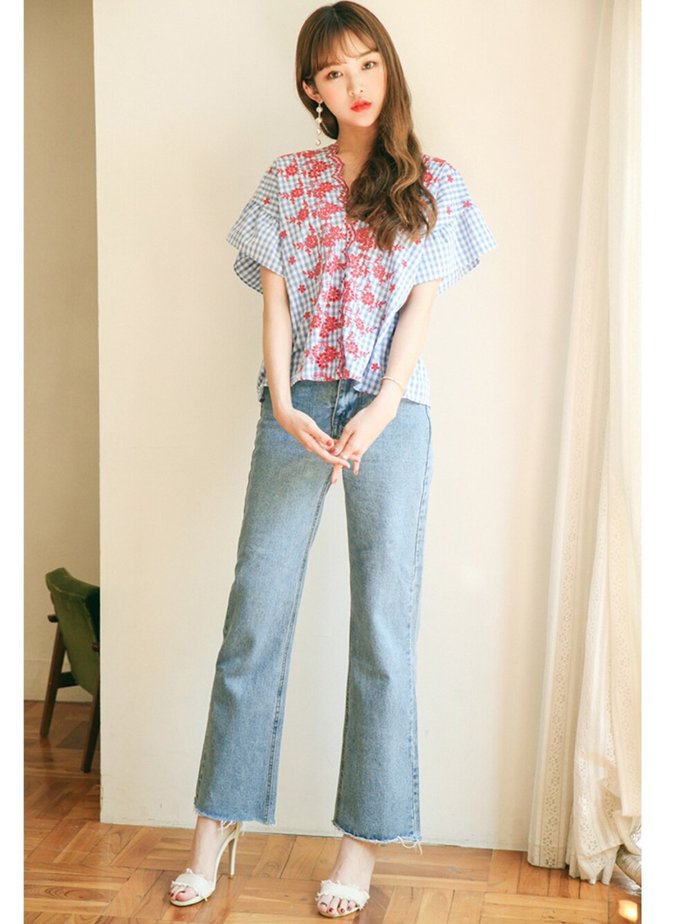 その他のシャツ/ブラウス、その他のデニムパンツ、その他のサンダルを着用したレディースの夏コーディネートの1枚目の写真