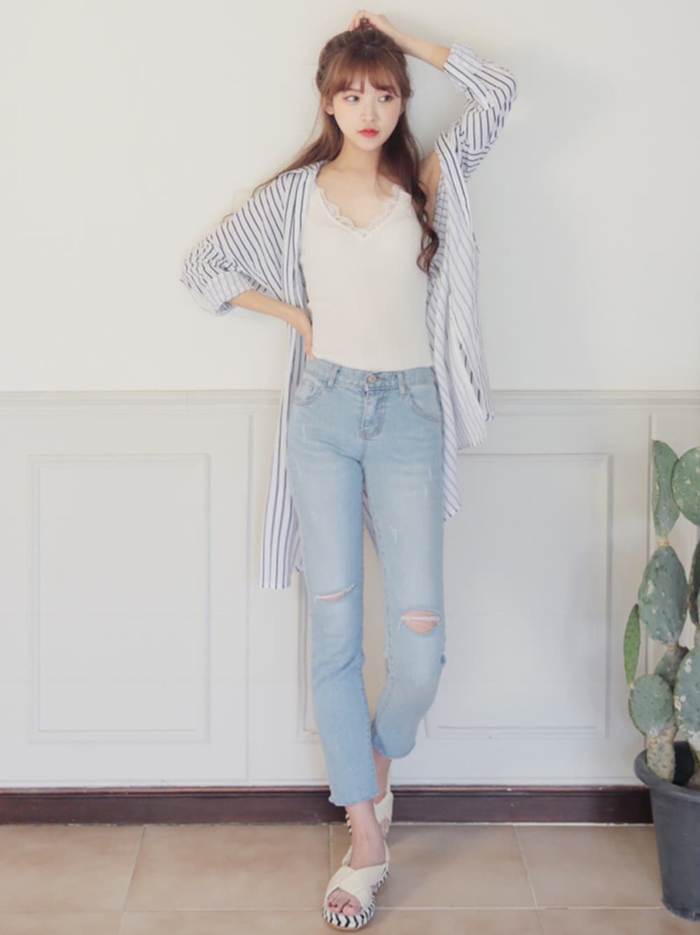 その他のシャツ/ブラウス、その他のキャミソール、その他のサンダルを着用したレディースの夏コーディネートの1枚目の写真