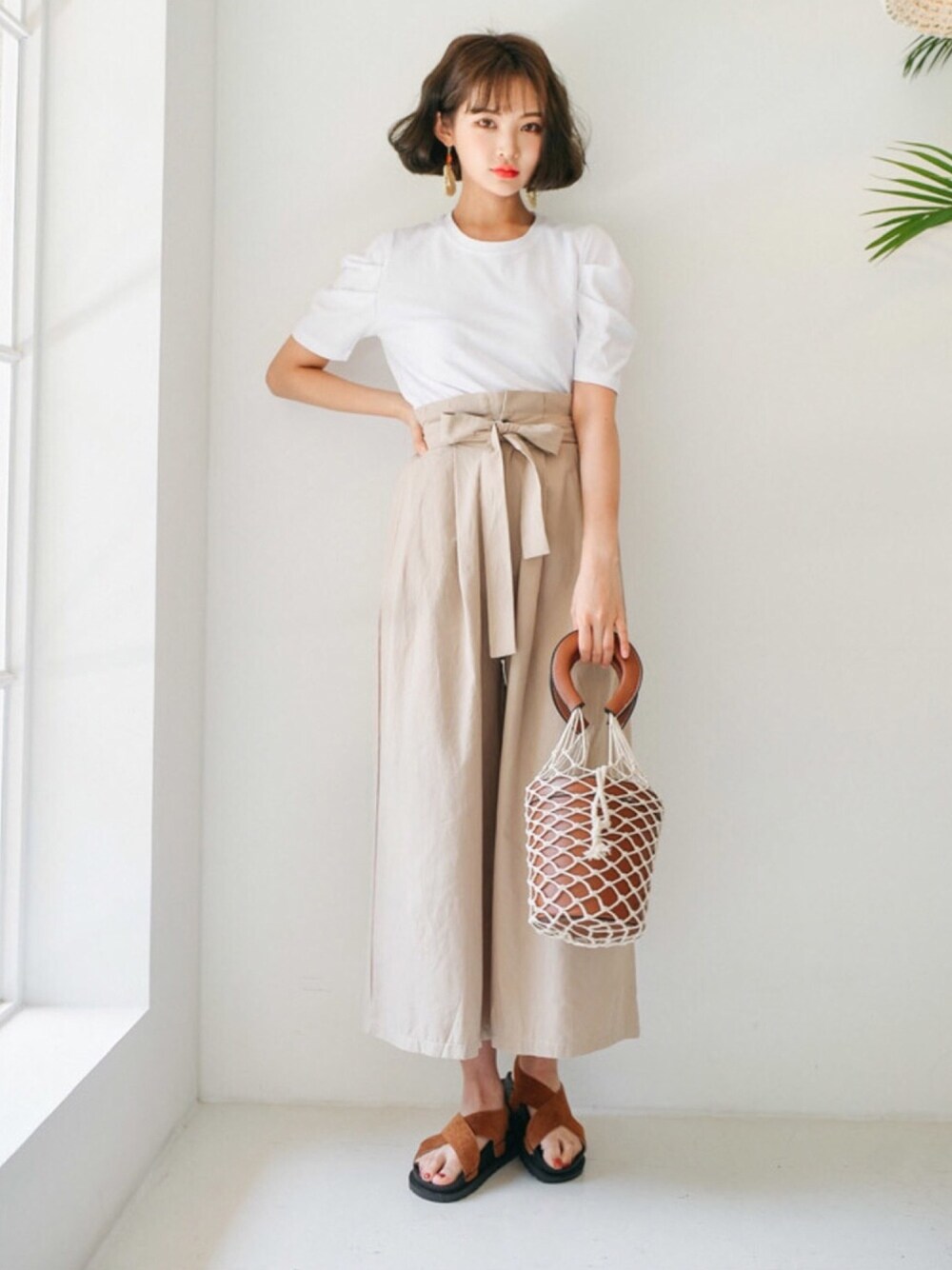 その他のTシャツ/カットソー、その他のその他パンツ、その他のサンダルを着用したレディースの夏コーディネートの1枚目の写真