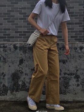 「アイテム（チノパンツ、オレンジ系）」を使った、22VIEさん（レディース・164cm）の春コーディネート