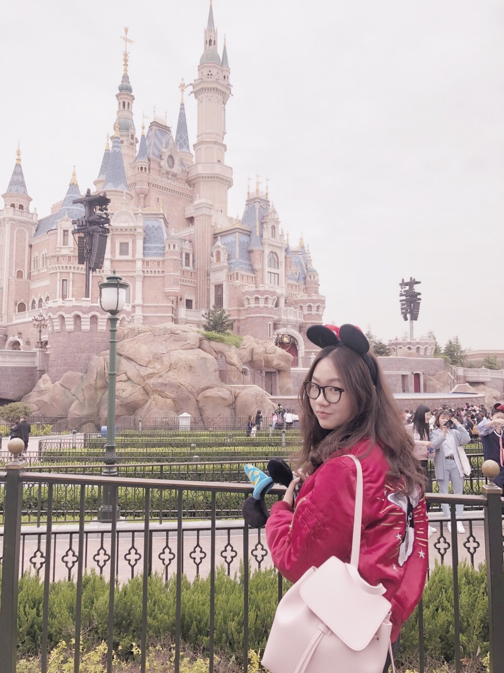 「Disneyのアイテム（その他、ピンク系）」を使った、biubiu229さん（レディース・162cm）の春コーディネートの1枚目の写真