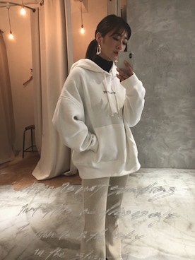 「アイテム（パーカー、ホワイト系）」を使った、nacoさん（レディース・163cm）の秋コーディネート