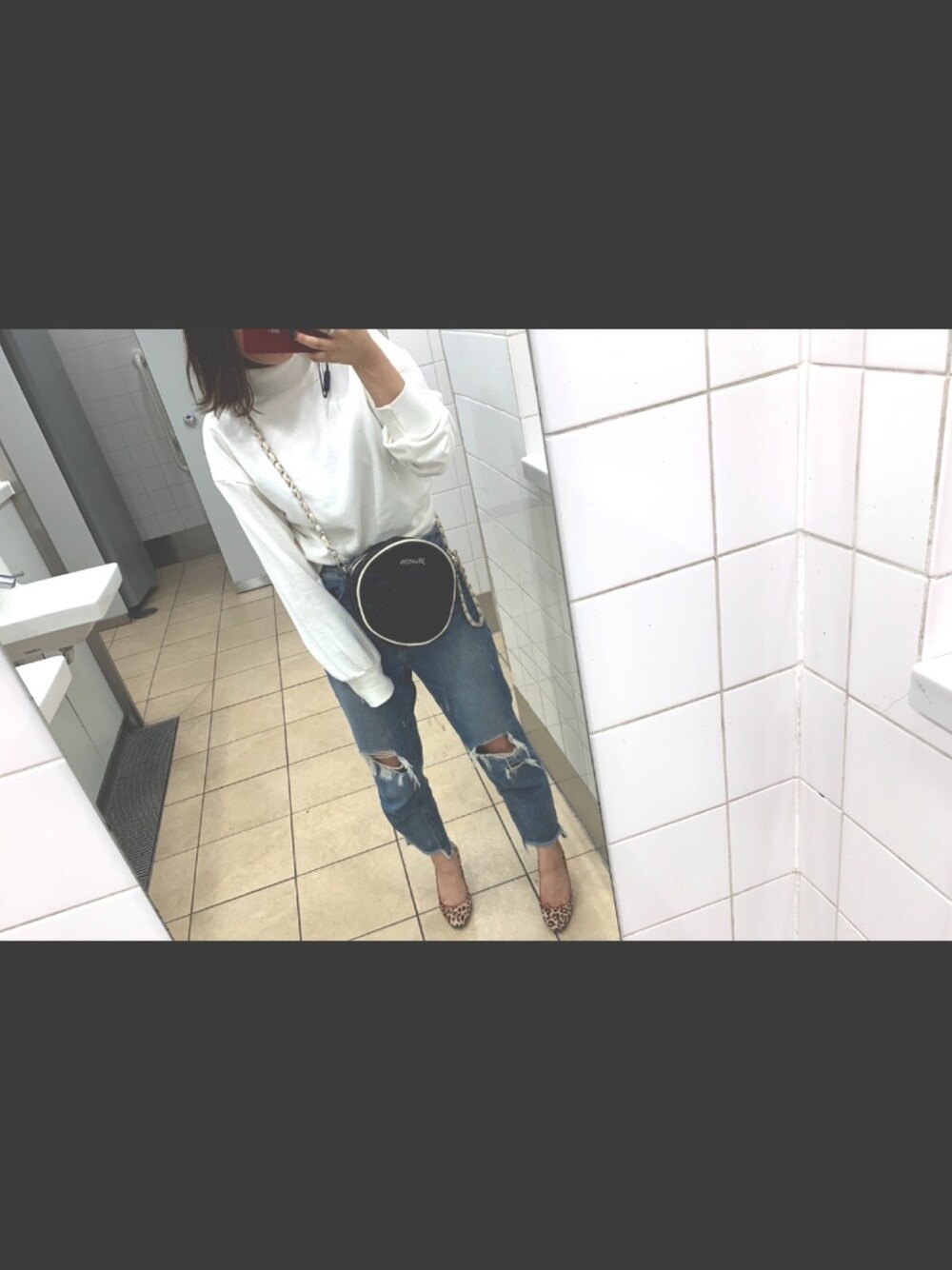 「ひょう柄パンプス、ダメージデニムパンツ」｜「jouetieのアイテム（ショルダーバッグ、ブラック系）」を使った、ぴさん（レディース・151cm）の秋コーディネートの1枚目の写真