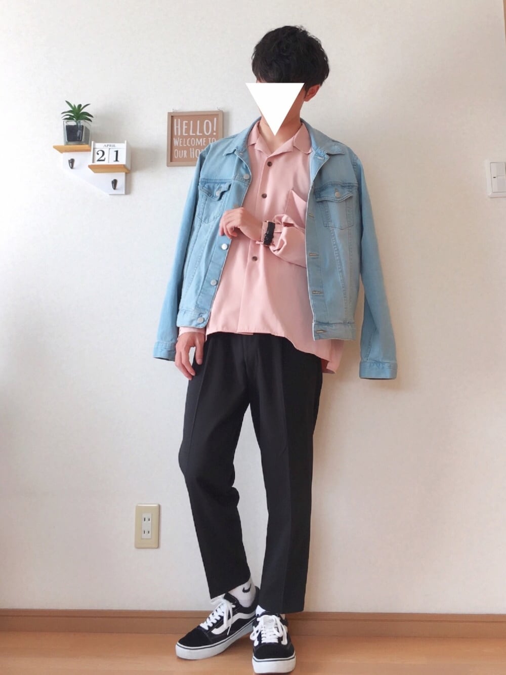 「カジュアルコーデ、春コーデ、デニムジャケット、開襟シャツ、オープンカラーシャツ、ピンク、スラックス、Daniel Wellington、VANS、オールドスクール」｜「WEGOのWEGO/ストレッチデニムジャケット（デニムジャケット、ブルー系）」を使った、おさゆうさん（メンズ・168cm）の春コーディネートの1枚目の写真
