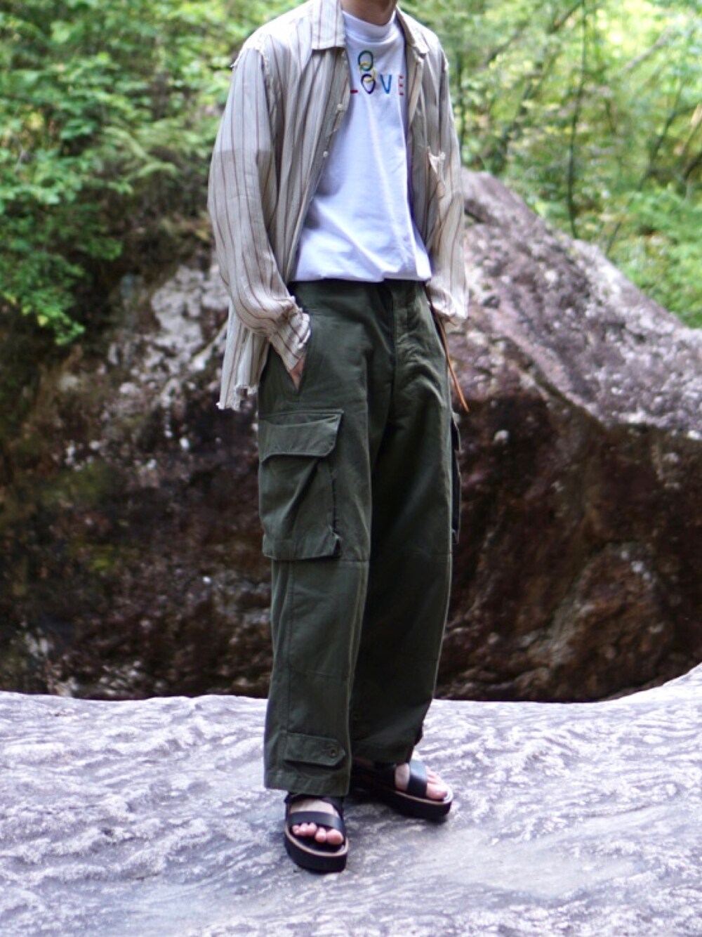 「きれいめカジュアル、春夏コーデ、ストライプシャツ、アースカラー、vintage、m47、kudos、yoke、AURALEE、サンダル」｜「YOKEのアイテム（シャツ/ブラウス、ベージュ系）」を使った、おさゆうさん（メンズ・168cm）の春コーディネートの1枚目の写真