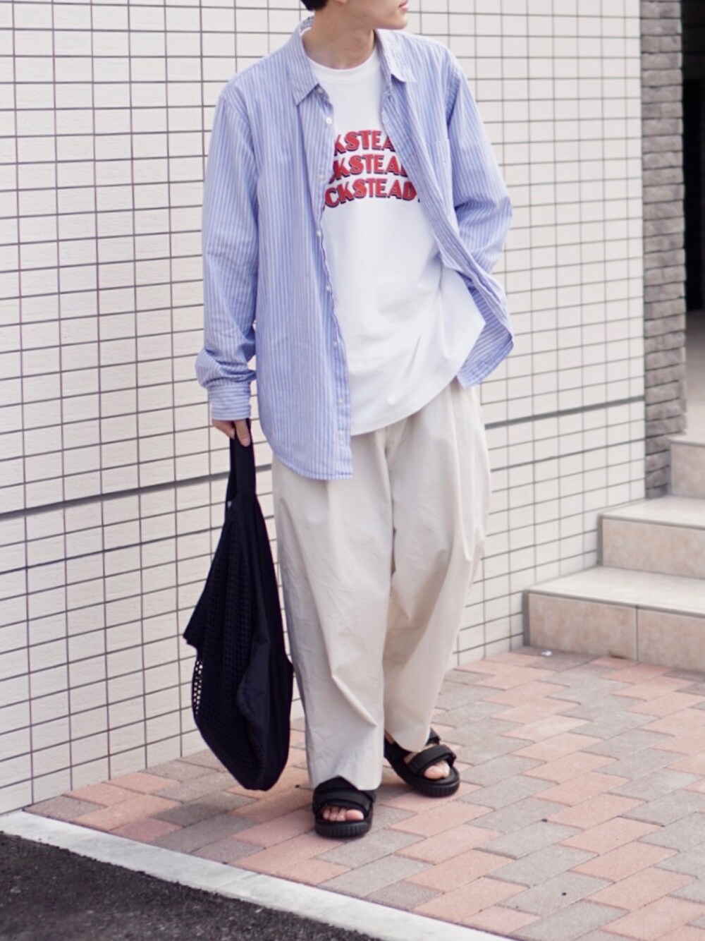 「初夏コーデ、ビッグシルエット、ストライプ、ストライプシャツ、ロゴT、blurhms、Polo Ralph Lauren、URU、白パンツ、サンダル」｜「POLO RALPH LAURENのアイテム（シャツ/ブラウス、ブルー系）」を使った、おさゆうさん（メンズ・168cm）の夏コーディネートの1枚目の写真