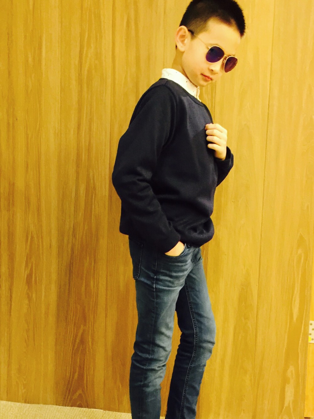 「UNIQLOのアイテム（ニット/セーター、ブラック系）」を使った、KYさん（キッズ・155cm）の冬コーディネートの1枚目の写真