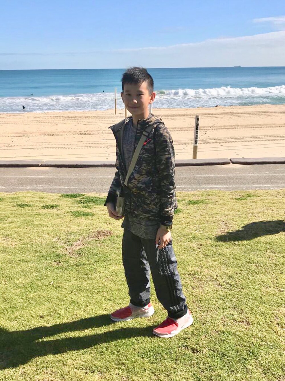 「NIKEのアイテム（テーラードジャケット、ブラウン系）」を使った、KYさん（キッズ・152cm）の夏コーディネートの1枚目の写真