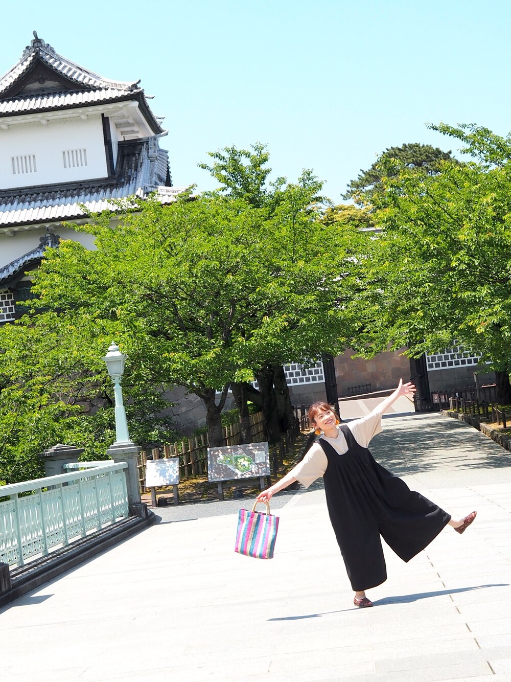 「studio CLIPの編みこみセパレートサンダル（サンダル、ブラウン系）」を使った、まいまいさん（レディース・159cm）の春コーディネートの1枚目の写真