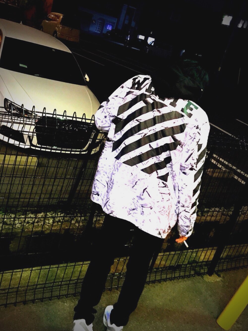 「off white、AIR MAX、airmax95」｜「off whiteのアイテム（カバーオール、ホワイト系）」を使った、きむたくさん（メンズ・170cm）の春コーディネートの1枚目の写真