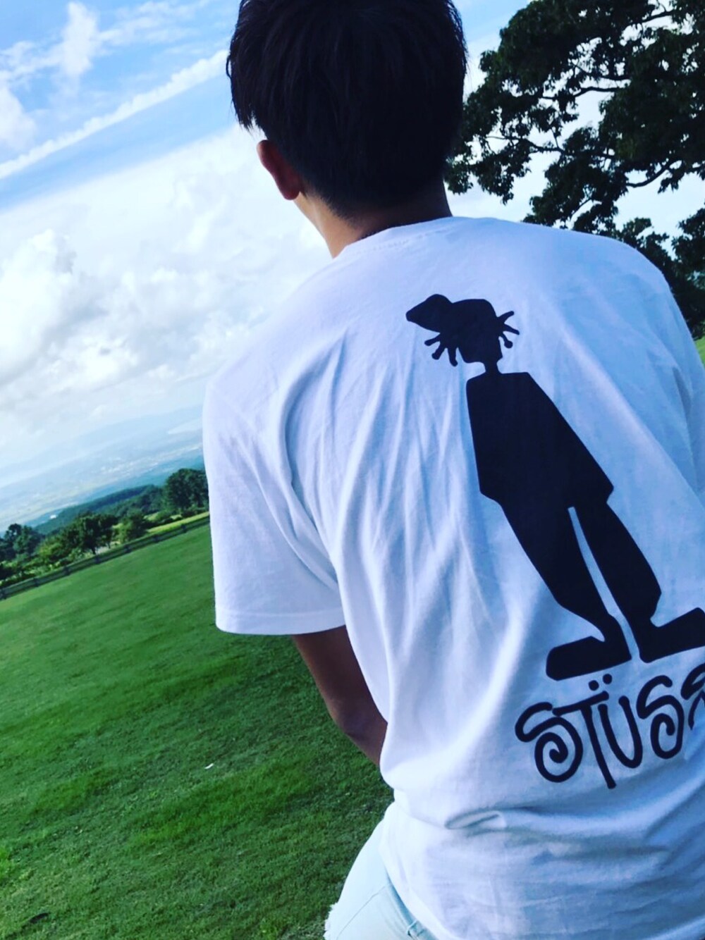 「oldskool、stussy」｜「STUSSYのアイテム（Tシャツ/カットソー、ホワイト系）」を使った、きむたくさん（メンズ・170cm）の秋コーディネートの1枚目の写真