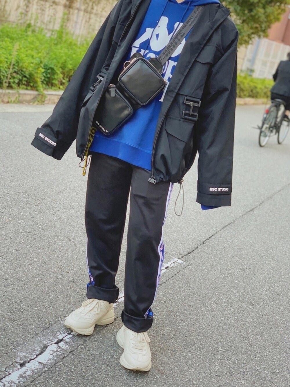 「ストリート、ストリート服が好き、おしゃれさんと繋がりたい」｜「ESC STUDIOのアイテム（その他アウター、ブラック系）」を使った、けんたさん（メンズ・164cm）の秋コーディネートの1枚目の写真