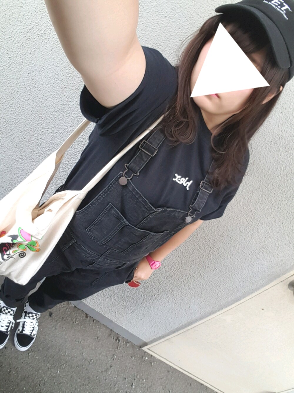 「ブラックコーデ、VANS、stussy、x-girl、BEAMS、スケータースタイル、oldskool、ぽっちゃり、ぽっちゃりコーデ、カジュアルコーデ」｜「X-girlのアイテム（Tシャツ/カットソー、ブラック系）」を使った、ゆまさん（レディース・162cm）の夏コーディネートの1枚目の写真