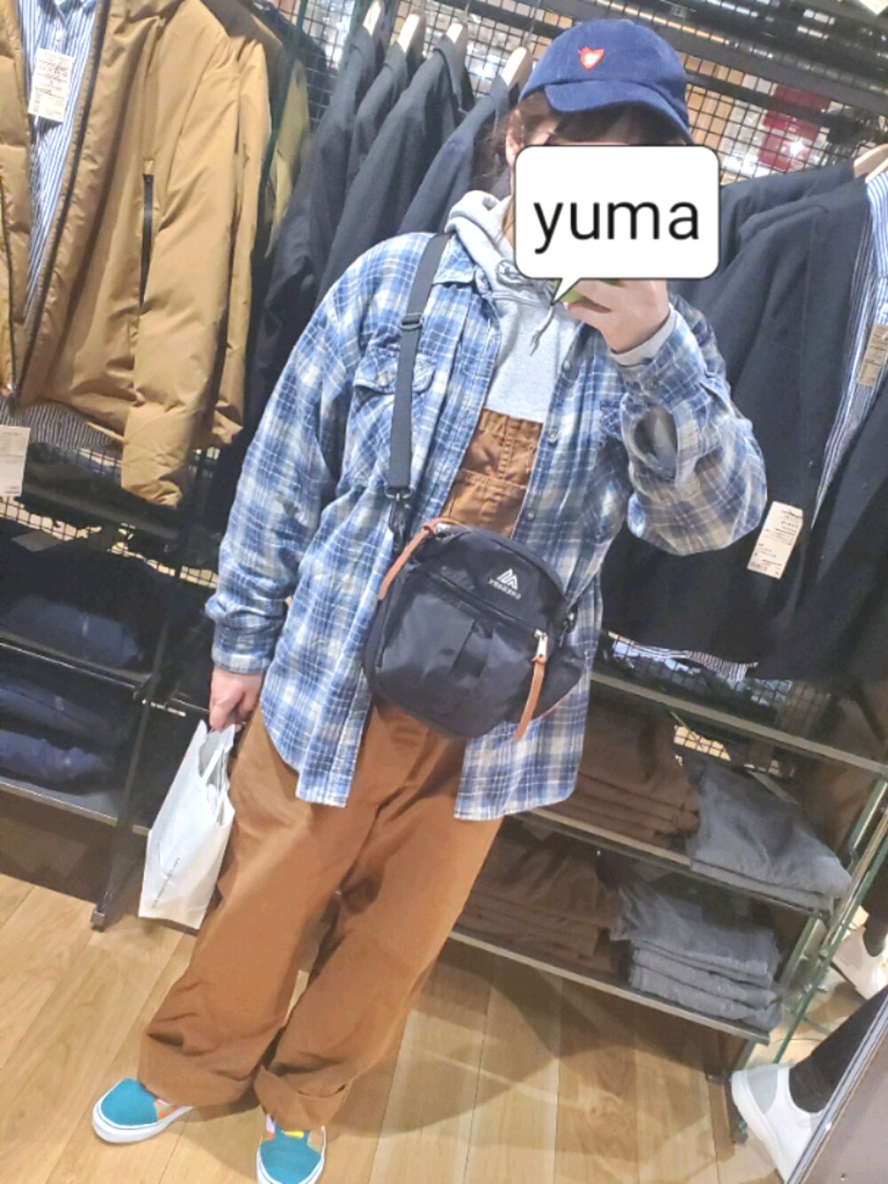 「カジュアルコーデ、スケータースタイル、オーバーオール、おしゃれさんと繋がりたい、ぽっちゃり、ぽっちゃりコーデ、ootd、メンズライク、チェックシャツ、アメカジ」｜「GREGORYのGREGORY/グレゴリー QUICK POCKET M（ショルダーバッグ、ブラック系）」を使った、ゆまさん（レディース・162cm）の秋コーディネートの1枚目の写真