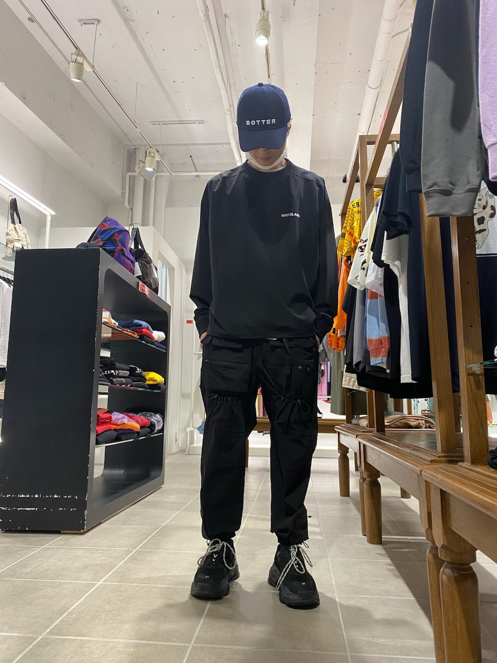 「夏、LHP、シンプルコーデ、プチプラコーデ、ストリートMIX、黒コーデ、LHP原宿、いいね、save、フォローお願いします🤑」｜「WHITELANDのWHITELAND/ホワイトランド/ストレッチナイロンプルオーバースウェット（スウェット、ブラック系）」を使った、佐々木空翔(ササキヒロト)さん（メンズ・175cm）の夏コーディネートの1枚目の写真
