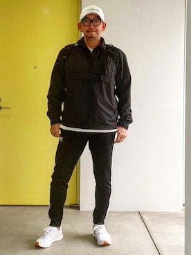 「黒コーデ」｜「アイテム（ナイロンジャケット）」を使った、alexmundyさん（メンズ・172cm）の春コーディネート