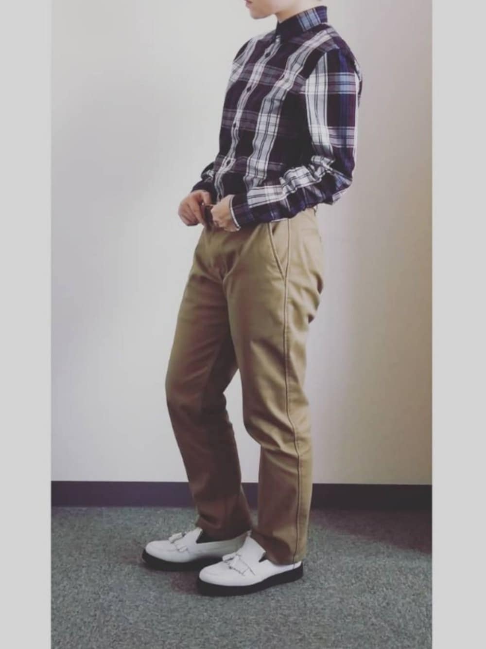 「チェックシャツ、チノパン、トラッド、プレッピー、FRED PERRY、フレッドペリー、ふれっどぺらー、GEORGE COX、白ローファー、低身長」｜「FRED PERRYの長袖シャツ（シャツ/ブラウス、ブルー系）」を使った、takkeさん（メンズ・154cm）の春コーディネートの1枚目の写真
