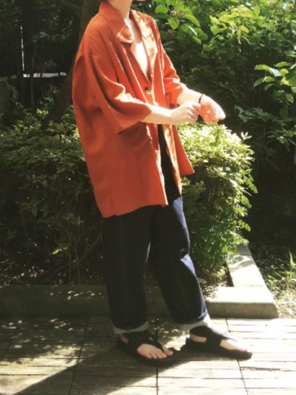 「数珠、HARE、オレンジシャツ、la gomma、忍者サンダル、ワイドデニム、オニキス、オーバーサイズ、和風、低身長」｜「HAREのビッグポケットカイキンシャツ(HARE)（シャツ/ブラウス、ベージュ系）」を使った、takkeさん（メンズ・154cm）の夏コーディネートの1枚目の写真