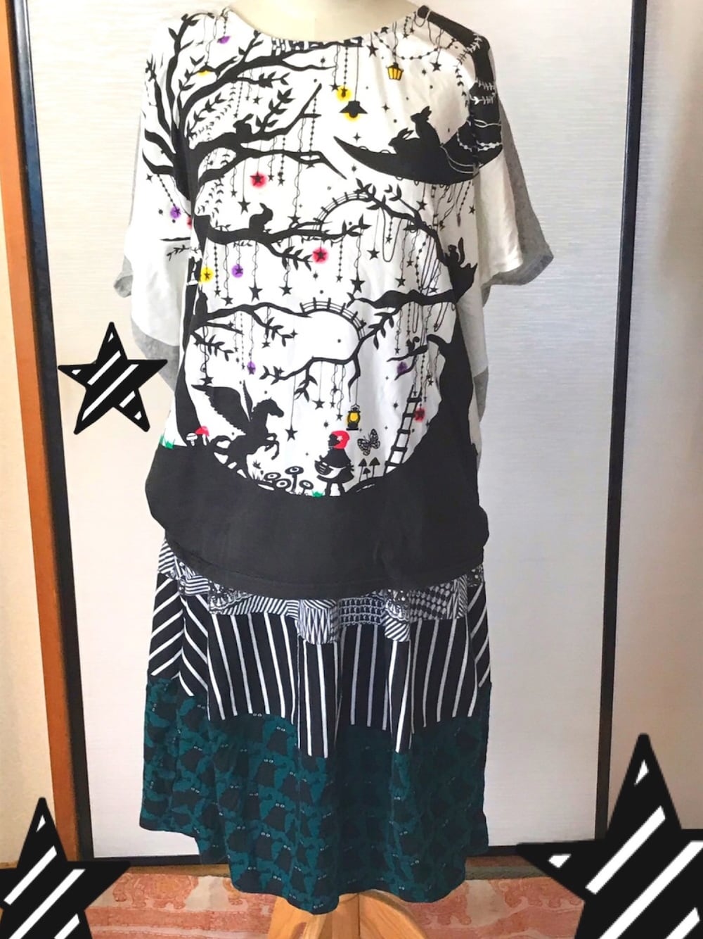 「ふしぎの国のアリス、チシャ猫コーデ、ブラック×グリーン」｜「ScoLarのアイテム（トップス、ブラック系）」を使った、Judy-jamさん（レディース・156cm）の秋コーディネートの1枚目の写真