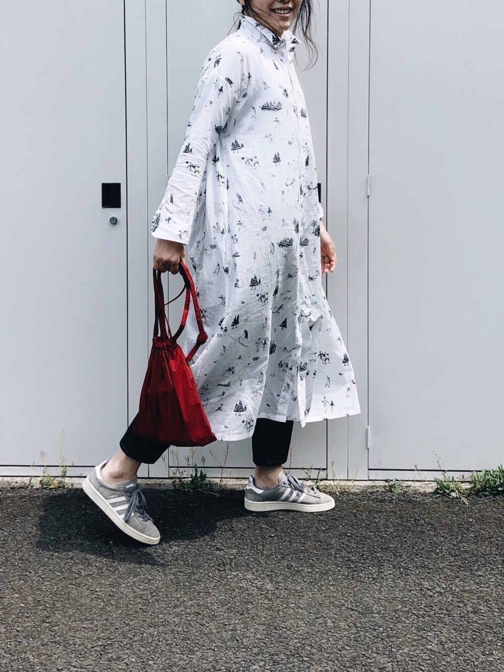 「R&D.M.Co OLDMAN’S TAILORのアイテム（ワンピース、ホワイト系）」を使った、megさん（レディース・163cm）の秋コーディネートの1枚目の写真
