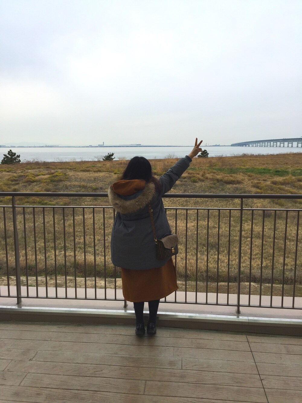 「MOUSSYのアイテム（ダウンジャケット/コート、グリーン系）」を使った、小米也是穗妈さん（レディース・160cm）の春コーディネートの1枚目の写真