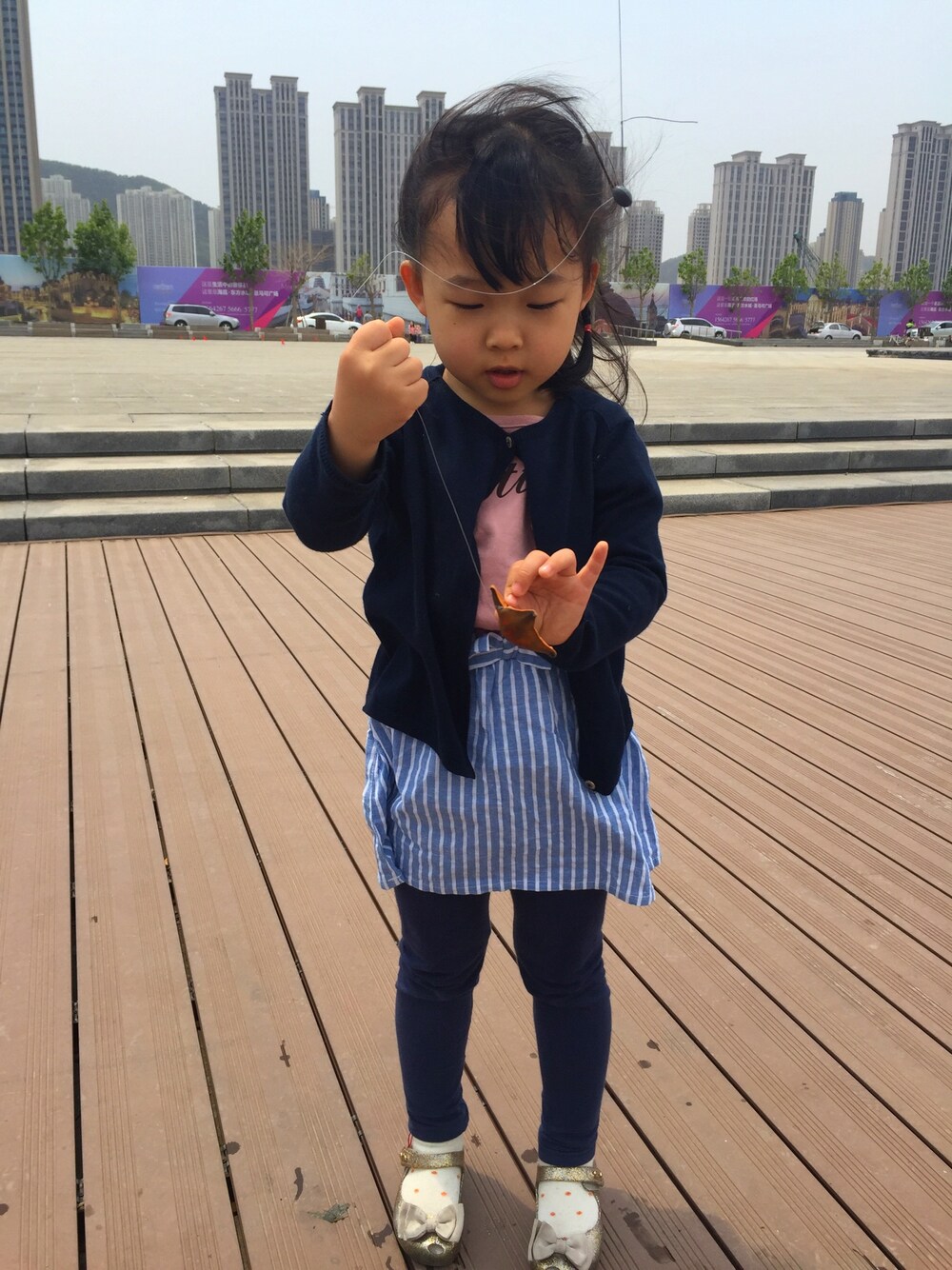 「大連」｜「ZARA KIDSのアイテム（カーディガン/ボレロ、ブルー系）」を使った、小米也是穗妈さん（キッズ・100cm）の夏コーディネートの1枚目の写真